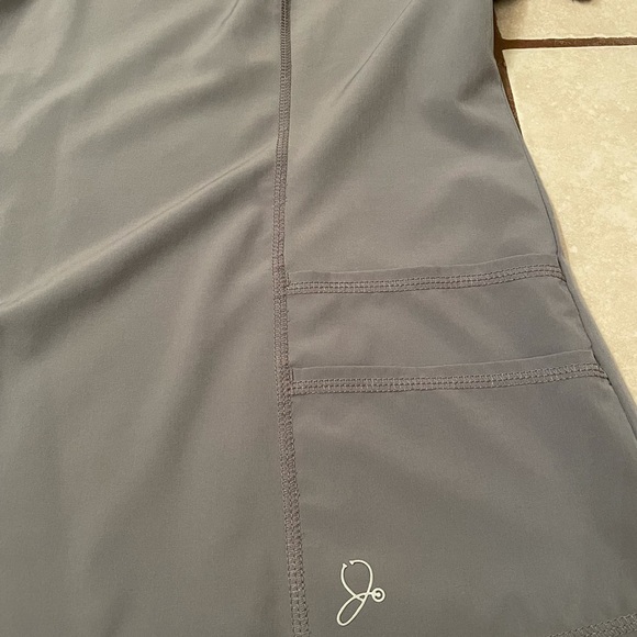 JAANUU scrub set gray L and LP USED - Picture 3 of 8